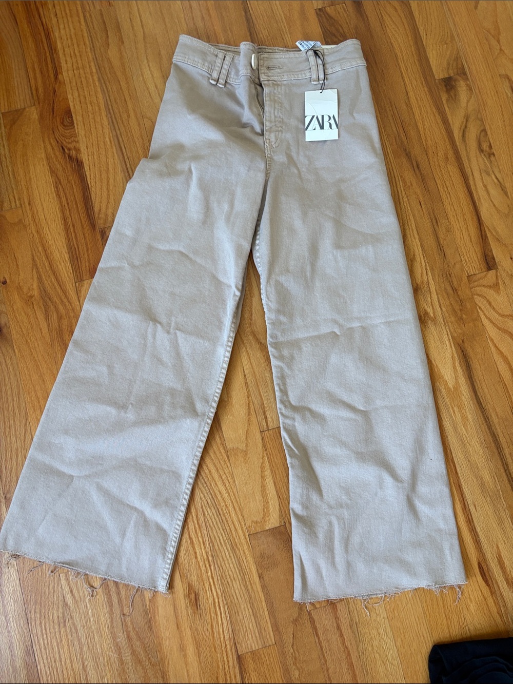 Zara Neutral Wide-Leg Crop Pants in Light Beige